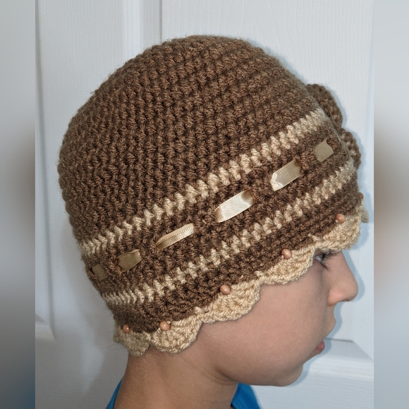 #635 NWT Handmade Kids winter hat with flower. Size: 4T - Picture 5 of 8